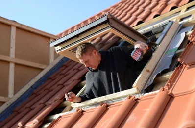 Pose de fenêtres de toit Velux à Roussines